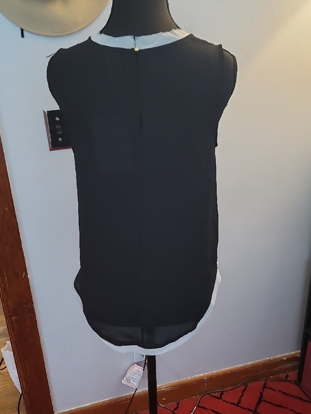 Who What Wear Sleeveless Black Camisole with White Contrast Trim NWT Size Xsmall - Picture 10 of 12